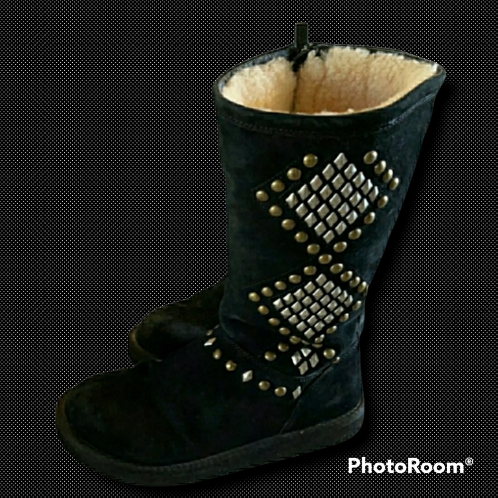 UGG ROCKSTAR SUEDE LEATHER BOOTS 5 ( fits like 6 to 6.5)